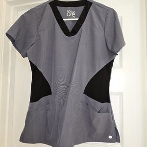Barco one scrub top